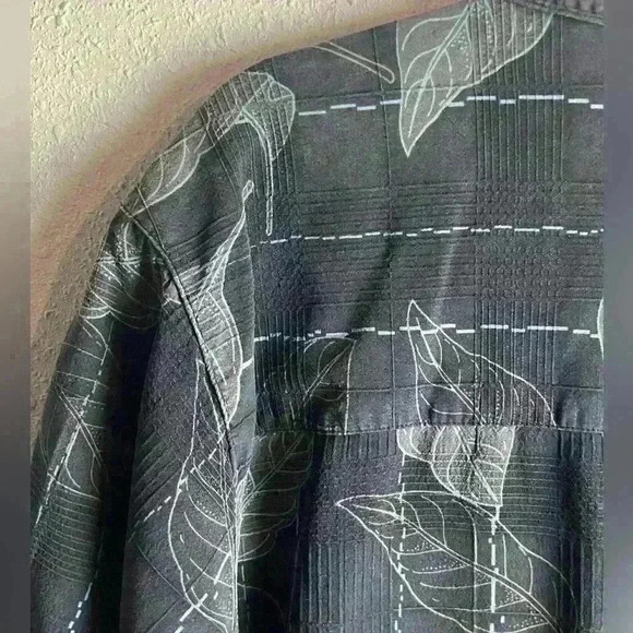 Banana Cabana Hawaiian Mens Size Large Black Floral Silk Button Up Trave… - Picture 2 of 6